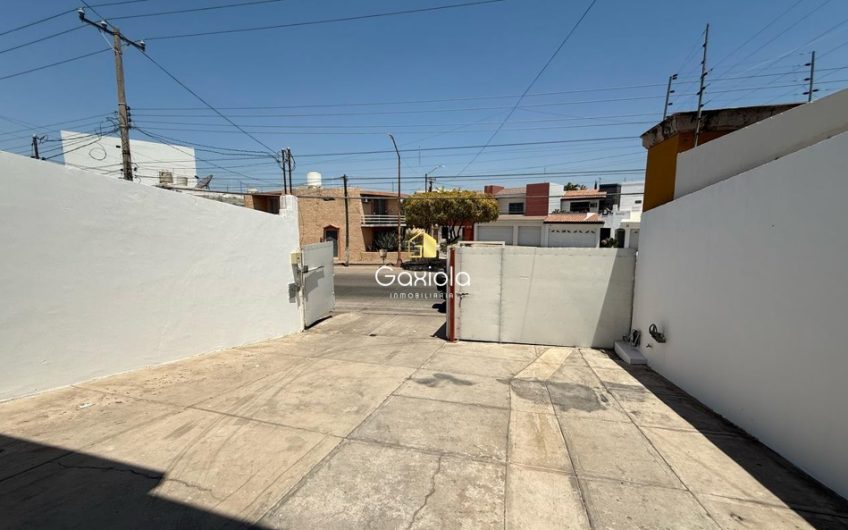 Se RENTA casa con 11 recamaras, Fracc. Villa Universidad