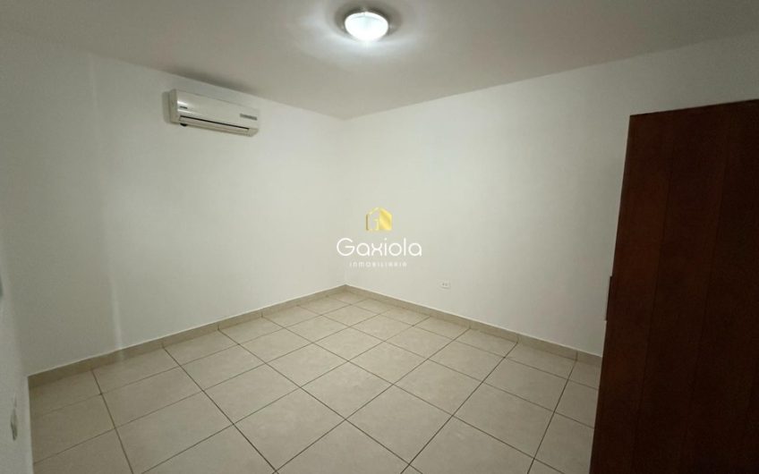 Se RENTA casa con 11 recamaras, Fracc. Villa Universidad