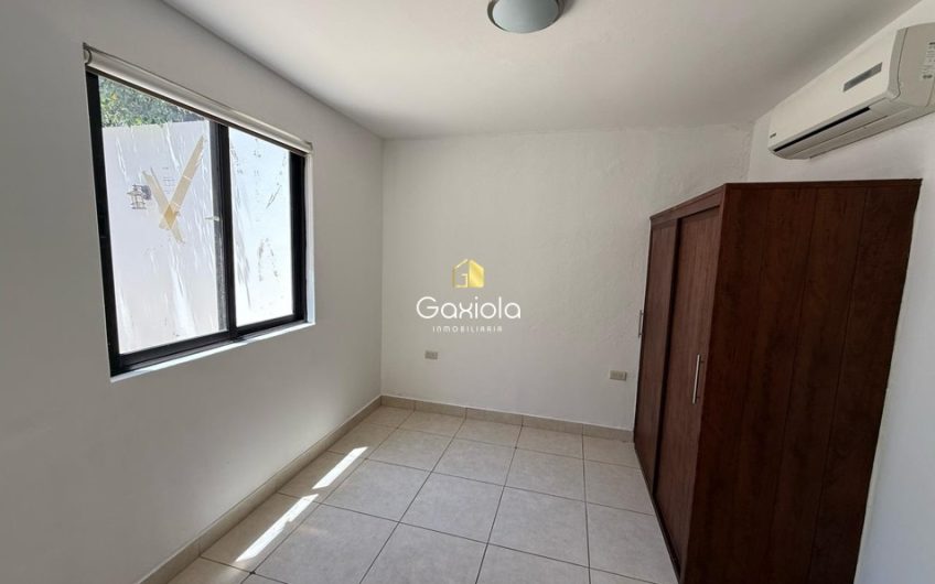 Se RENTA casa con 11 recamaras, Fracc. Villa Universidad