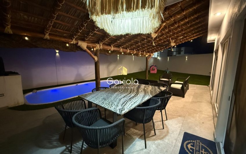 Se VENDE Casa con alberca propia, en Privada The Point Nuevo Altata, área común con alberca