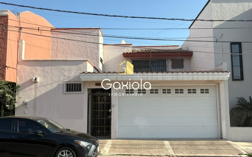 Se VENDE casa en Col. Chapultpec, cerca de plaza comercial Fórum