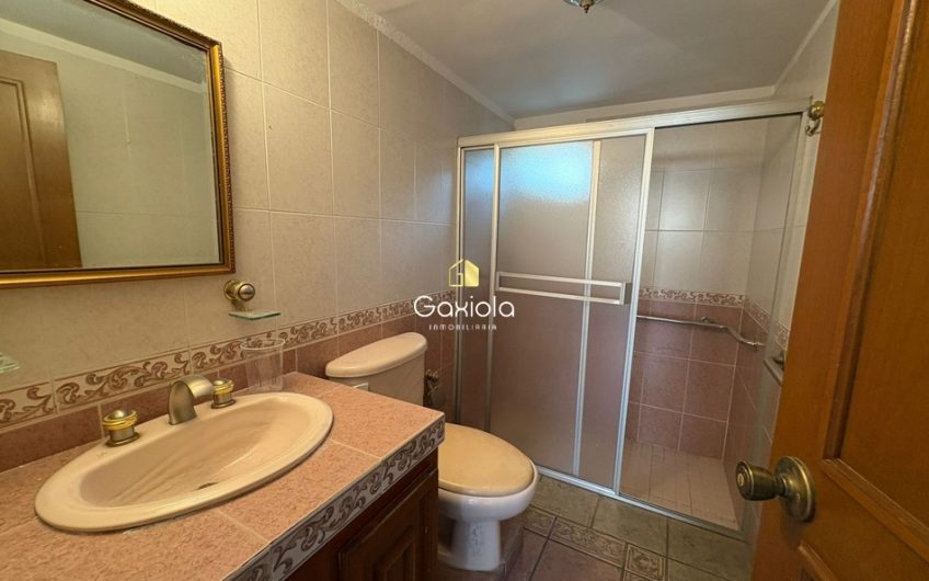 Se VENDE casa en Col. Chapultpec, cerca de plaza comercial Fórum
