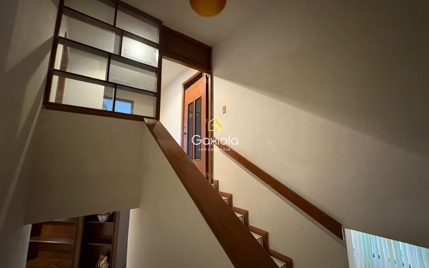 Se VENDE casa en Col. Chapultpec, cerca de plaza comercial Fórum