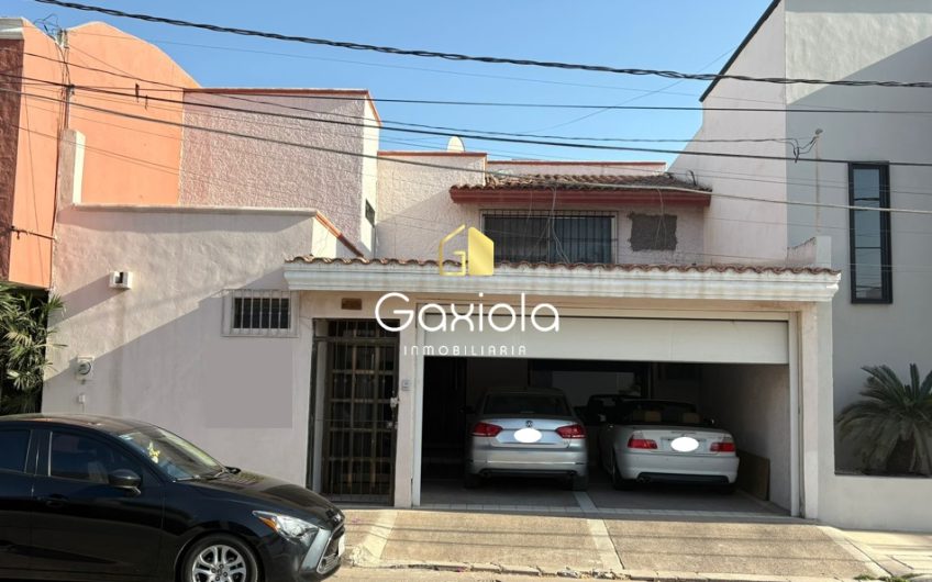 Se VENDE casa en Col. Chapultpec, cerca de plaza comercial Fórum