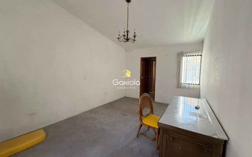 Se VENDE casa en Col. Chapultpec, cerca de plaza comercial Fórum