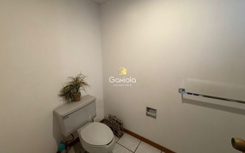 Se VENDE casa en Col. Chapultpec, cerca de plaza comercial Fórum