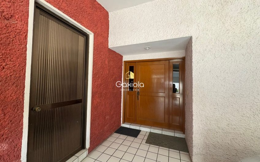 Se VENDE casa en Col. Chapultpec, cerca de plaza comercial Fórum