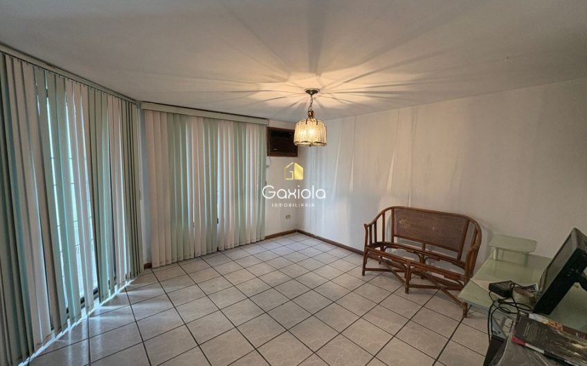 Se VENDE casa en Col. Chapultpec, cerca de plaza comercial Fórum