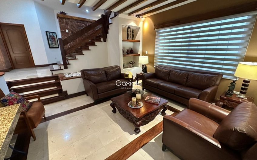 Se VENDE casa en Privada Lomas del bosque, con acceso controlado y área común con alberca