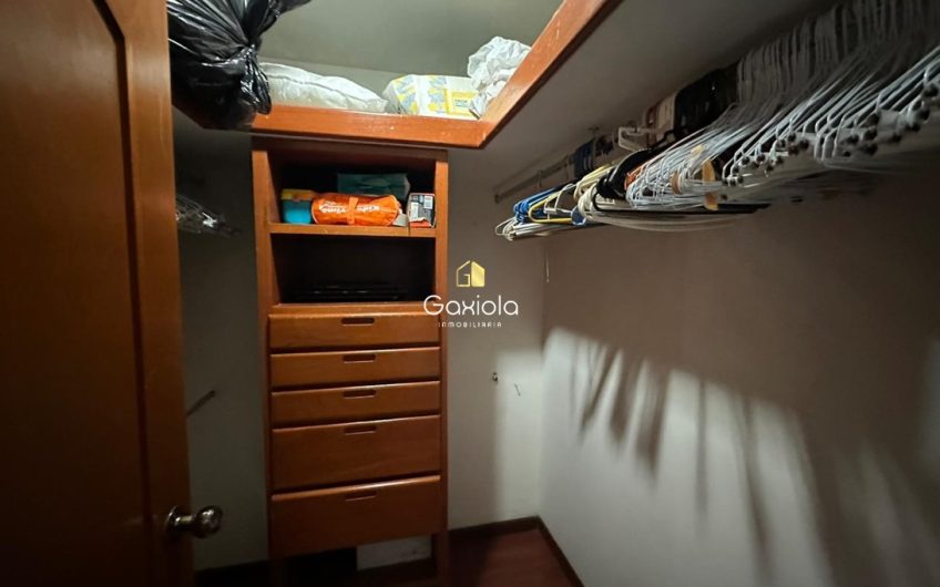 Se VENDE casa en Privada Lomas del bosque, con acceso controlado y área común con alberca