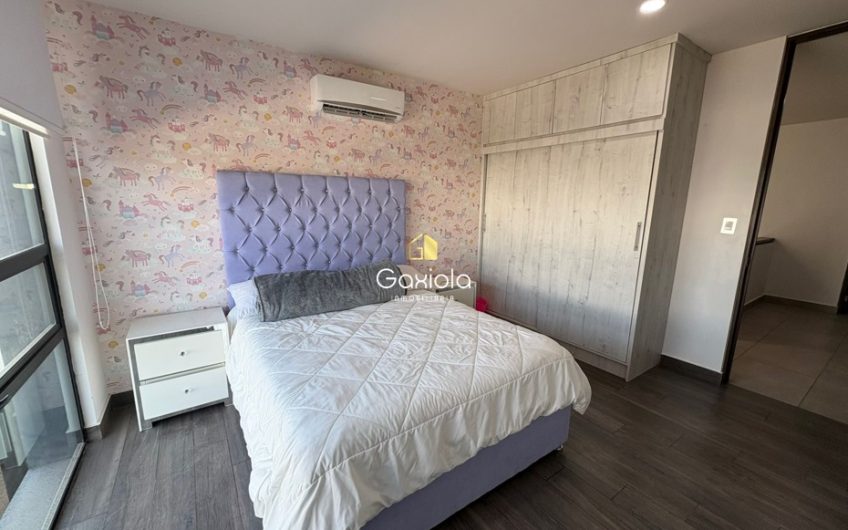 Se RENTA casa amueblada en Residencial Novum, sector Valle Alto
