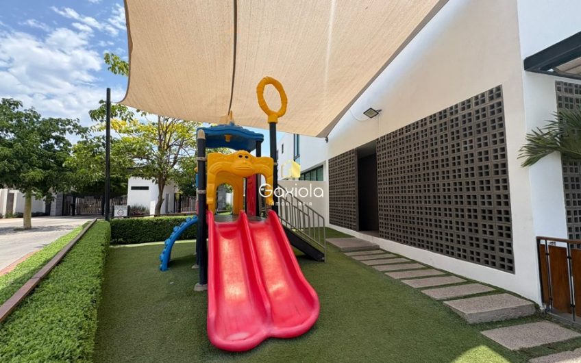 Se RENTA casa amueblada en Residencial Novum, sector Valle Alto