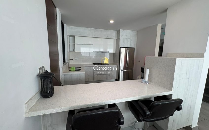 Se RENTA casa amueblada en Residencial Novum, sector Valle Alto