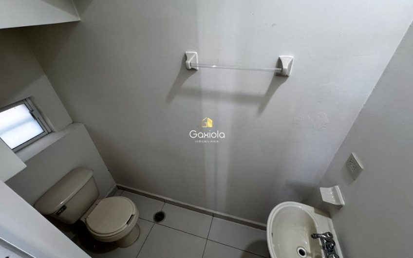 Se RENTA casa en Stanza Cantabria con acceso controlado y área común