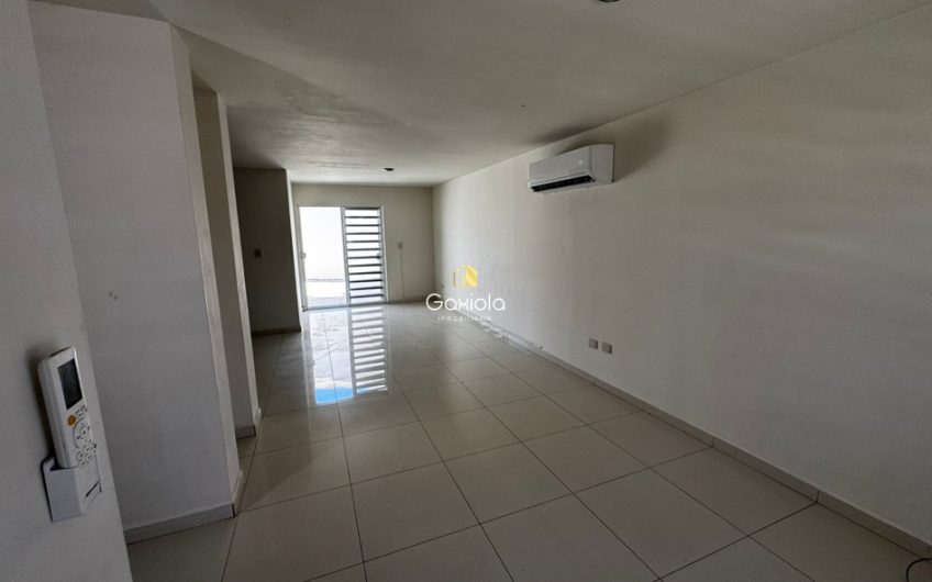Se RENTA casa en Stanza Cantabria con acceso controlado y área común