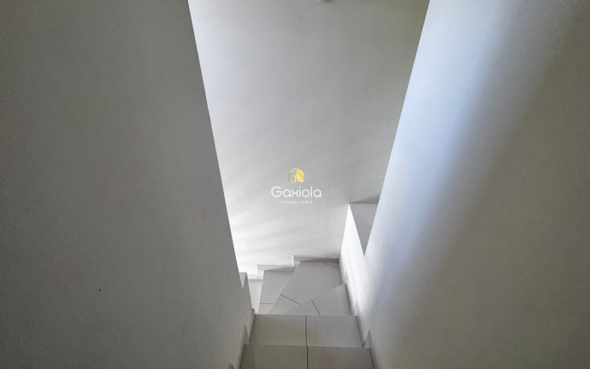 Se RENTA casa en Stanza Cantabria con acceso controlado y área común