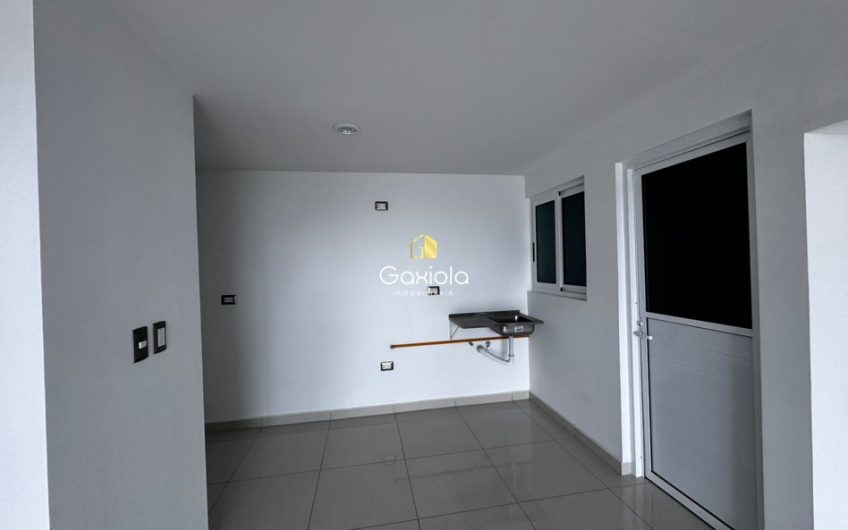 Se VENDE departamento en Torre Antaria con acceso controlado y área común con alberca