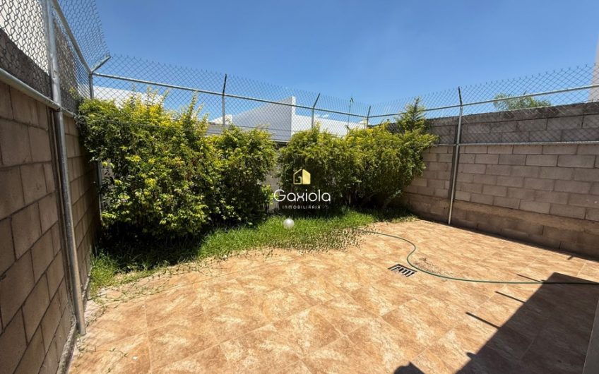 Se RENTA casa en privada Interlomas con acceso controlado