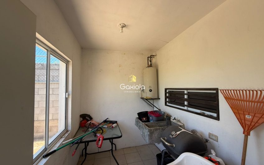Se RENTA casa en privada Interlomas con acceso controlado
