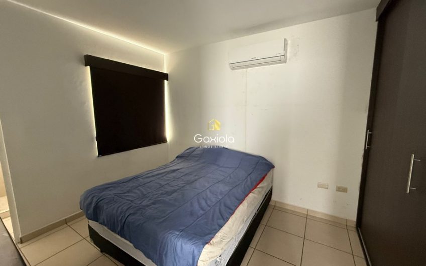 Se RENTA casa en privada Interlomas con acceso controlado