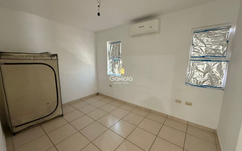Se RENTA casa en privada Interlomas con acceso controlado