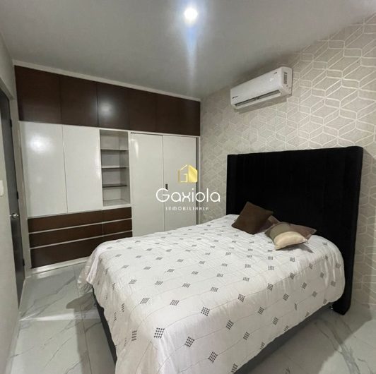 Se RENTA casa en privada Perisur con acceso controlado y dos areas comunes