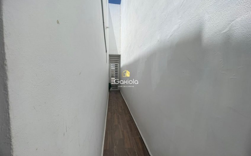 Se RENTA casa en privada Perisur con acceso controlado y dos areas comunes