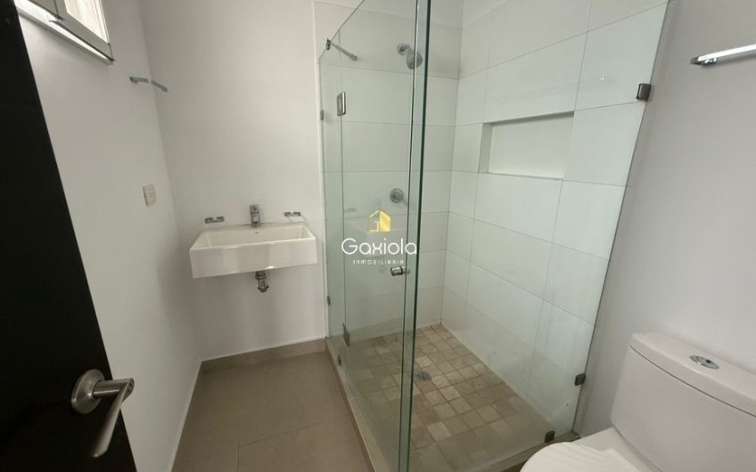 Se VENDE casa en Residencial Altezza con acceso controlado y área común