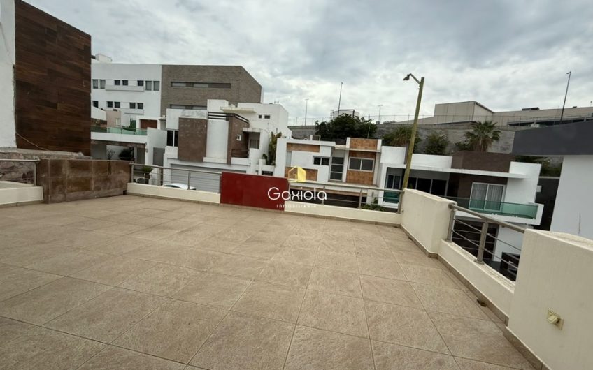 Se VENDE casa en Residencial Altezza con acceso controlado y área común