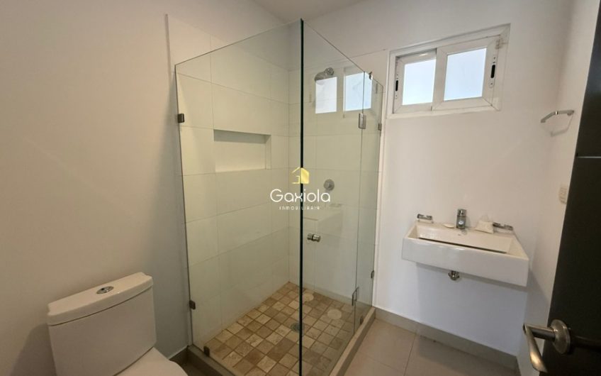 Se VENDE casa en Residencial Altezza con acceso controlado y área común