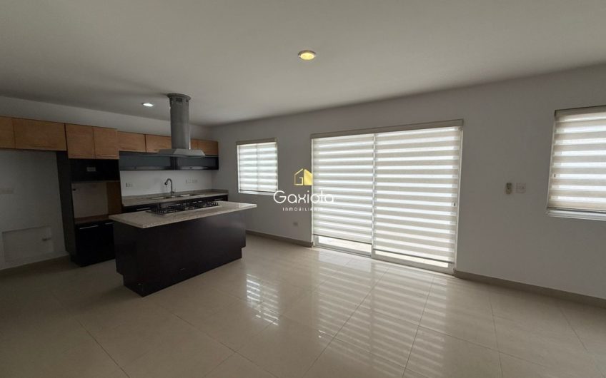 Se VENDE casa en Residencial Altezza con acceso controlado y área común