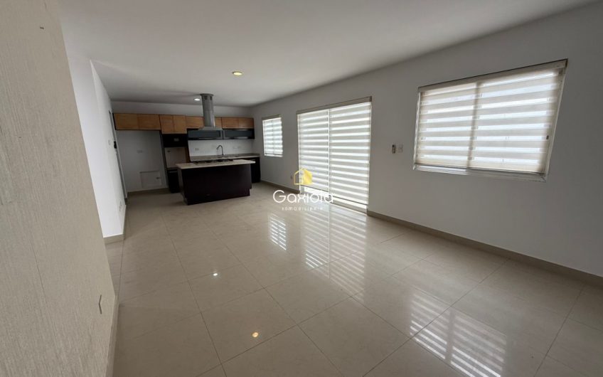 Se VENDE casa en Residencial Altezza con acceso controlado y área común