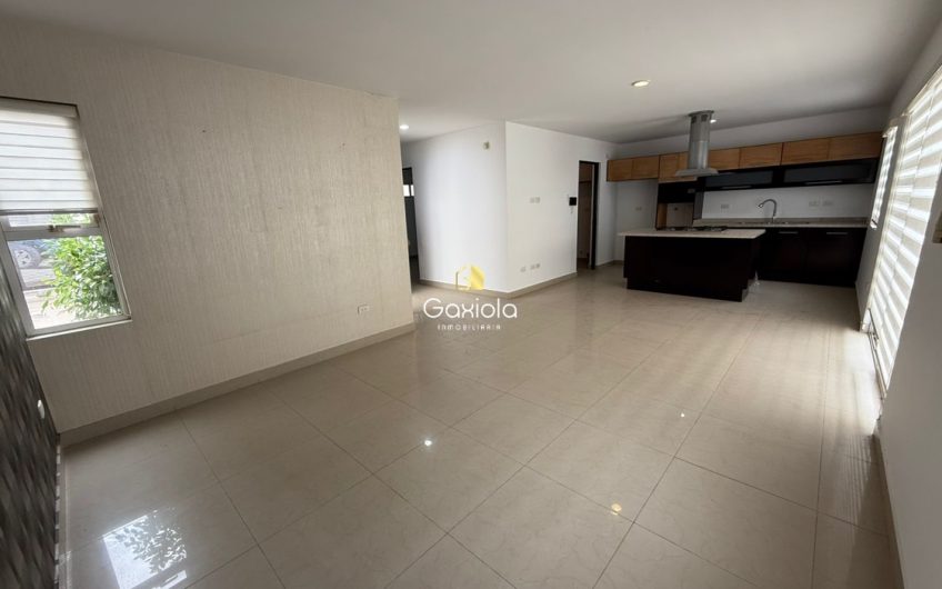 Se VENDE casa en Residencial Altezza con acceso controlado y área común