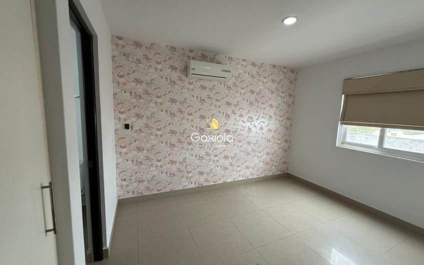 Se VENDE casa en Residencial Altezza con acceso controlado y área común