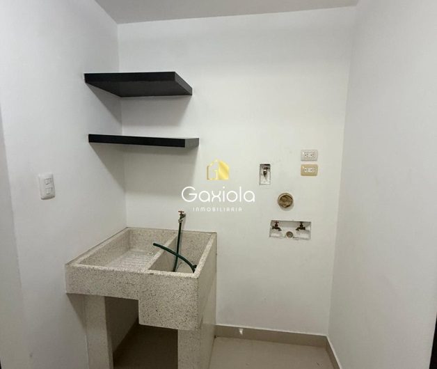Se RENTA departamento segunda planta en Col. Industrial Bravo