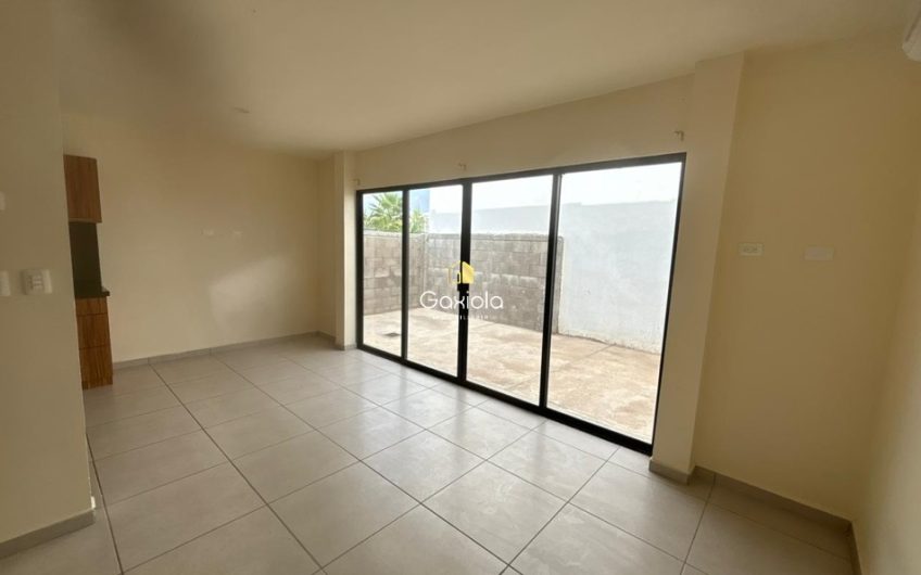 Se VENDE casa en Privada Valle Alto, con acceso controlado y área común non alberca