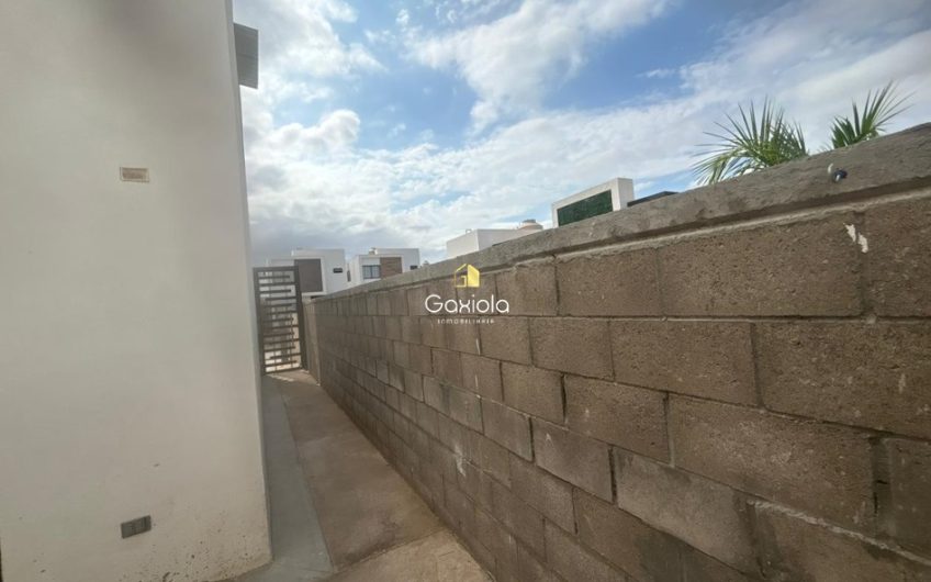 Se VENDE casa en Privada Valle Alto, con acceso controlado y área común non alberca