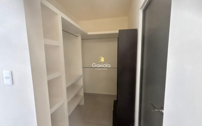 Se VENDE casa en Privada Valle Alto, con acceso controlado y área común non alberca