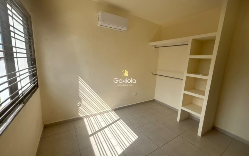 Se VENDE casa en Privada Valle Alto, con acceso controlado y área común non alberca