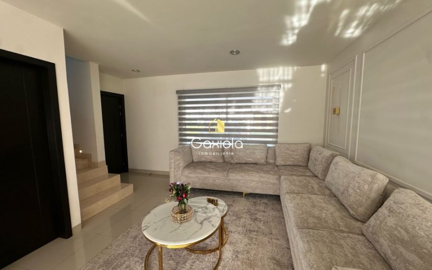 Se VENDE casa en Privada Portalegre, frente al área comun