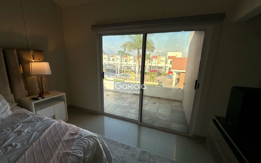 Se VENDE casa en Privada Portalegre, frente al área comun
