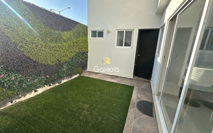 Se VENDE casa en Privada Portalegre, frente al área comun