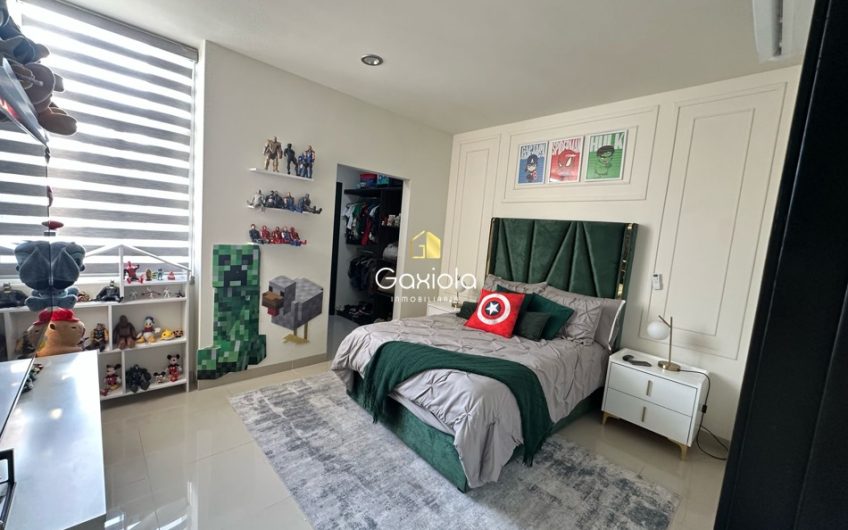 Se VENDE casa en Privada Portalegre, frente al área comun