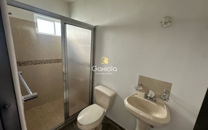 Se VENDE casa en Privada Portalegre, frente al área comun