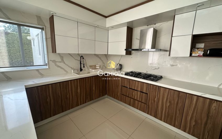Se VENDE casa en Privada Portalegre, frente al área comun