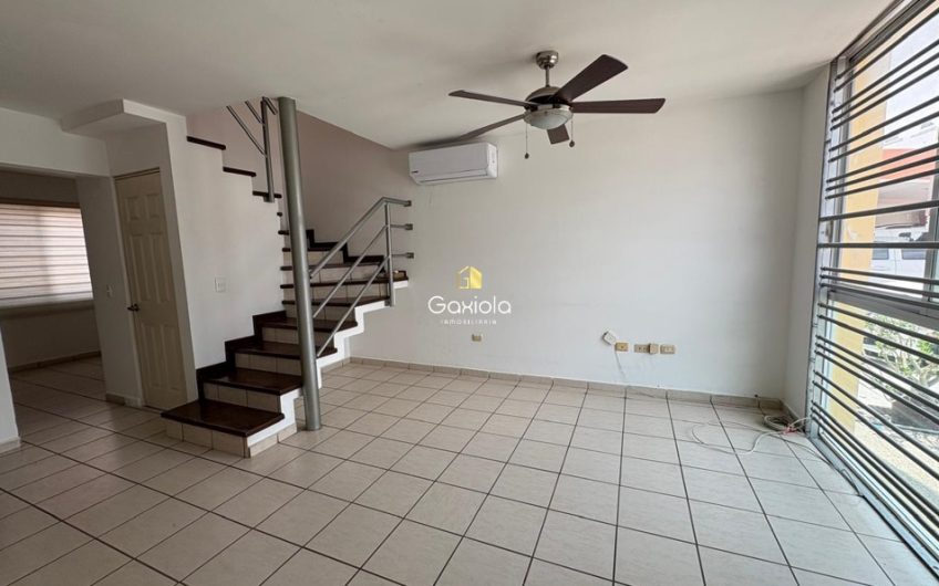 Se RENTA casa en Privada Bonanza, sector Tres Ríos