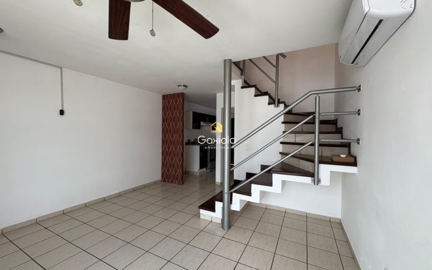 Se RENTA casa en Privada Bonanza, sector Tres Ríos