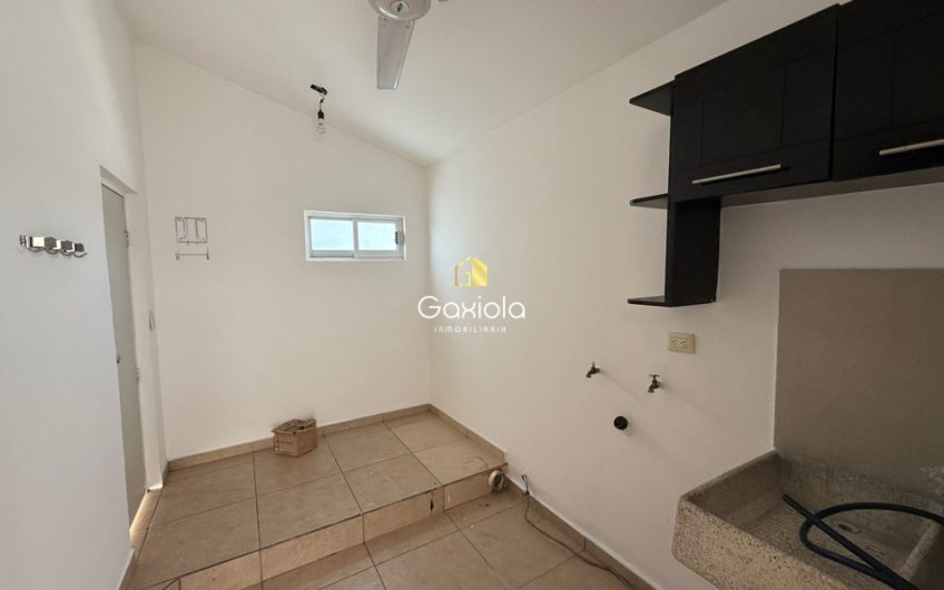 Se RENTA casa en Privada Bonanza, con acceso controlado