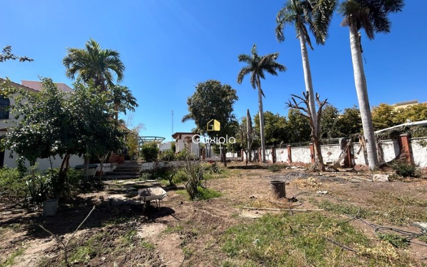 Se RENTA terreno en sector las quintas, ideal para negocio
