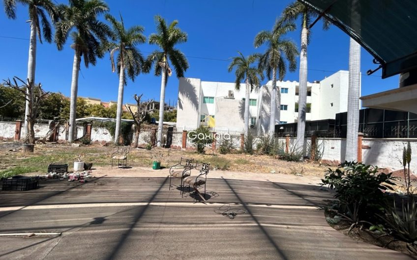 Se RENTA terreno en sector las quintas, ideal para negocio